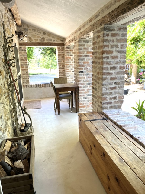 Terrasse couverte --- Covered patio ---- Überdachte Terrasse