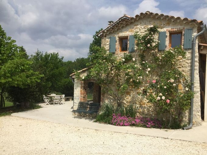 la façade sud au mois de mai       -        The south facade in May    -       Die Südfassade im Mai