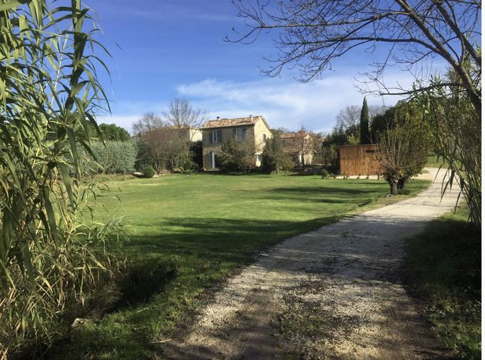 Le chemin d'accès.----- Entrance ------ Eingang