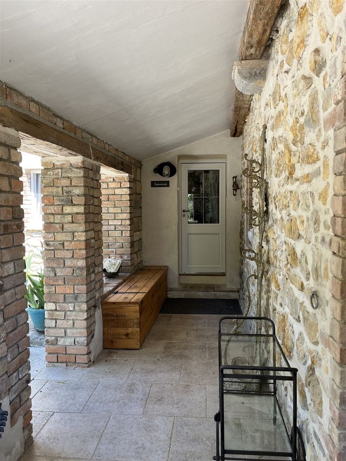 Terrasse couverte --- Covered patio ---- Überdachte Terrasse