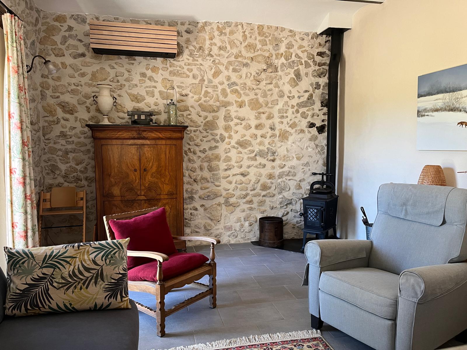 Le salon avec climatisation réversible